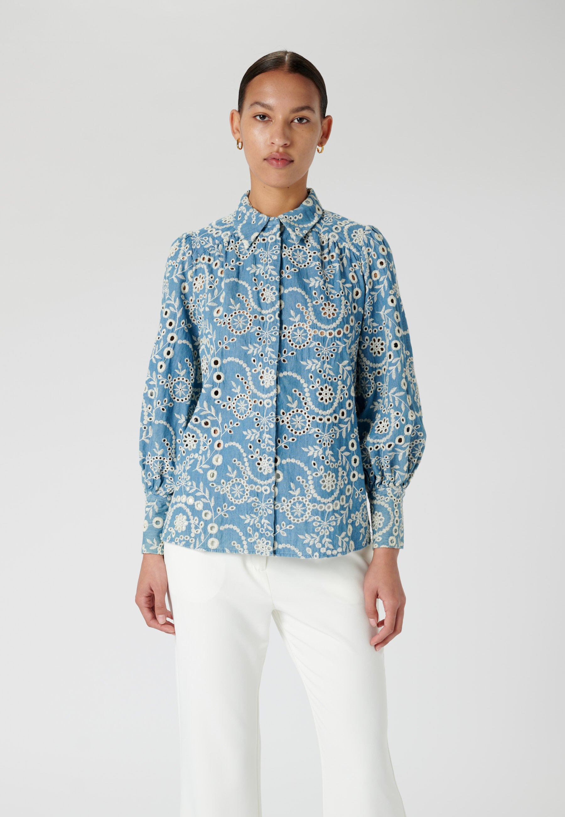 06-0123NS_5646_WOM_A