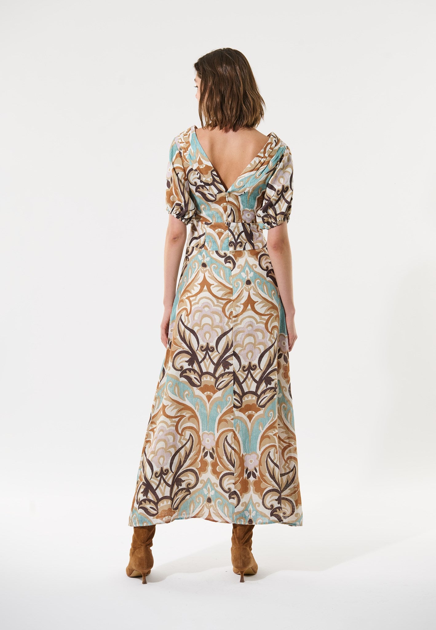 1690125 5850 100 Web