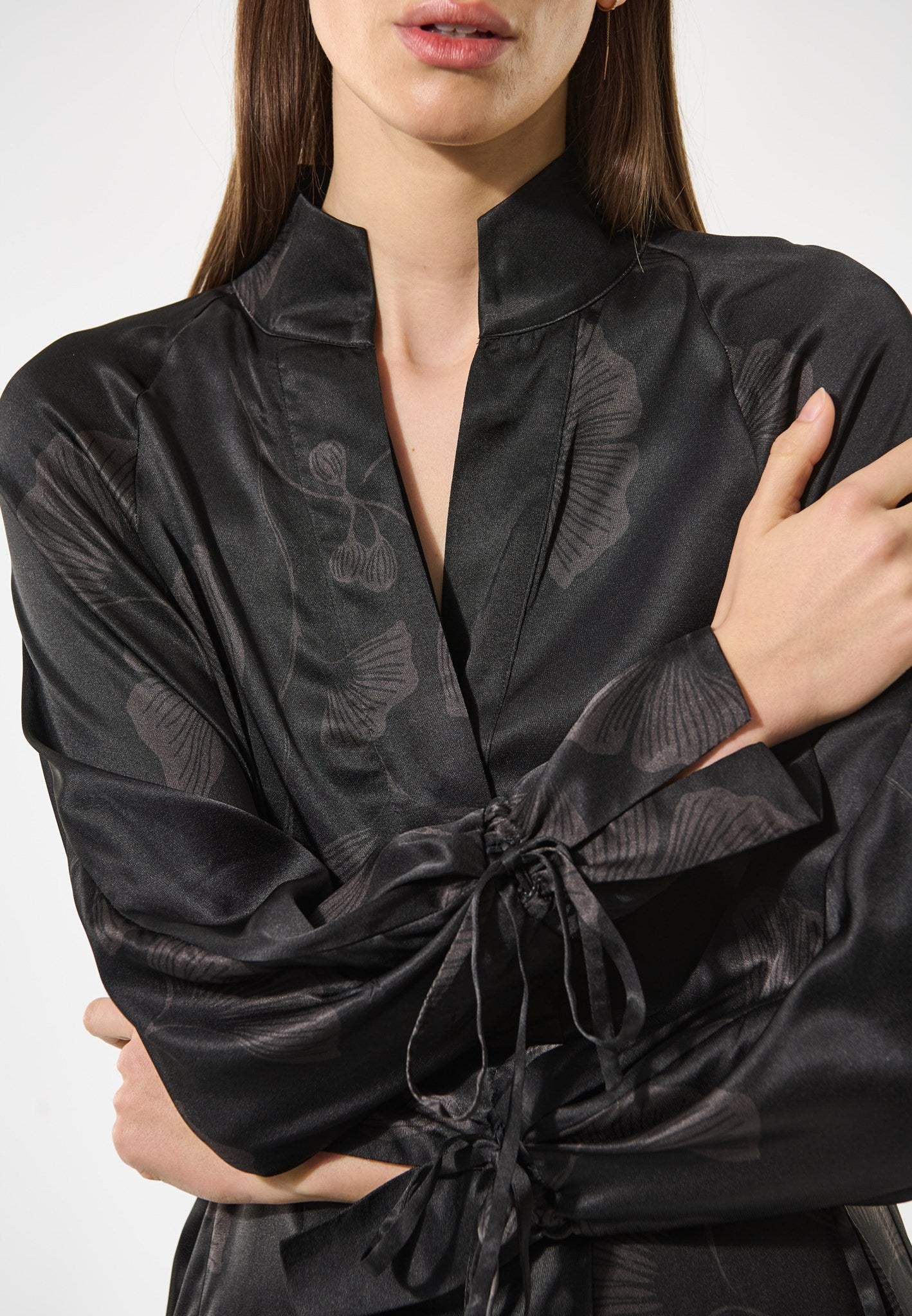 1821025 5933 104 Web