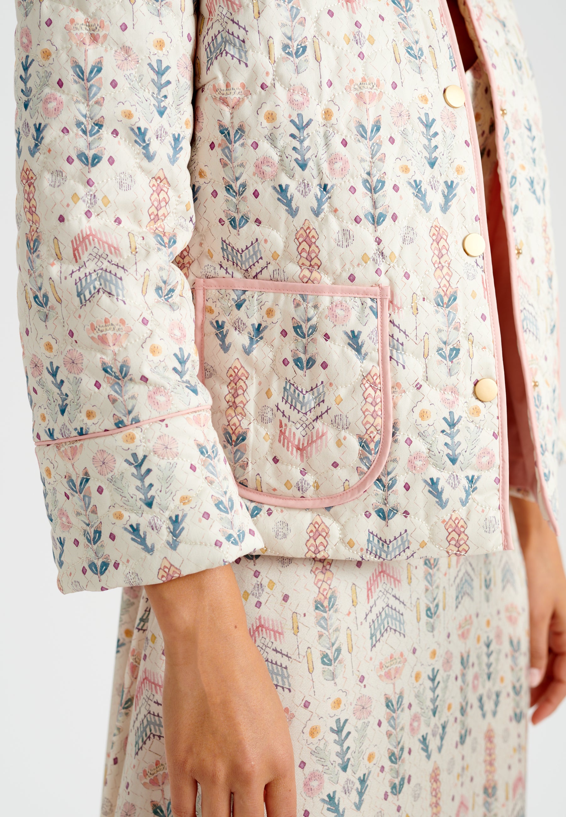 77-0422CO_5534_WOM_C